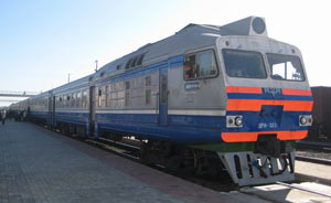 במטוס וברכבת עם ילד קטן
