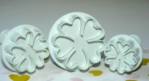 Moulds עבור מסטיק במו ידיהם: ביצוע קישוטים מן mastics Moulds עבור מסטיק במו ידיהם: ביצוע קישוטים מן mastics