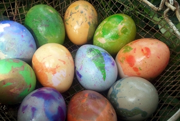 איך לצייר ביצים עבור חג הפסחא, צעד אחר צעד הוראה עם תמונה