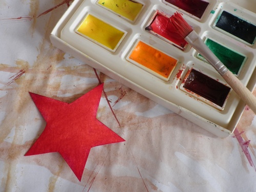 Scrapbooking: יד בעבודת ידי 9 במאי עם הידיים שלהם בבית הספר
