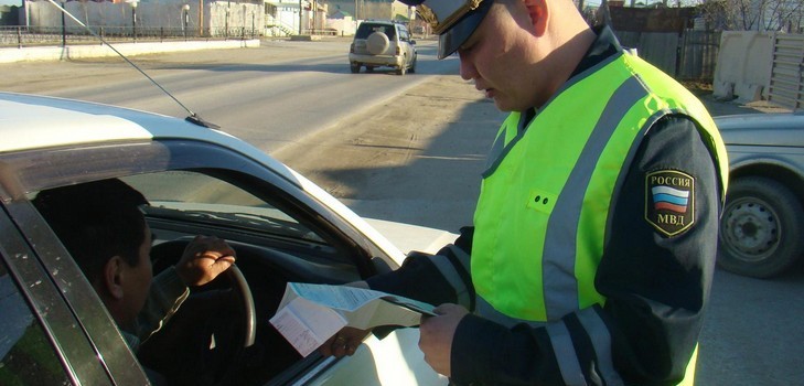 כיצד לגלות על קנסות של המדינה בטיחות בטיחות פקוח עבור רישיון נהיגה בסמארה