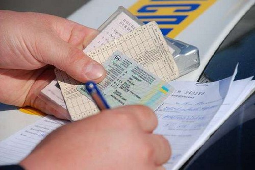 כיצד לגלות על קנסות של המדינה בטיחות בטיחות פקוח עבור רישיון נהיגה בסמארה
