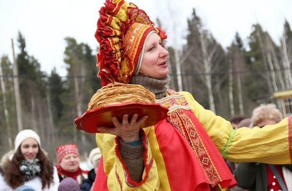 Maslenitsa 2016: המסורות העיקריות ואת מזל טוב