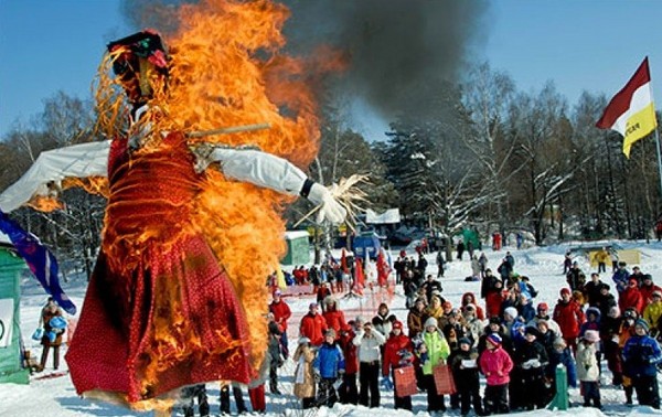 Maslenitsa 2016: המסורות העיקריות ואת מזל טוב