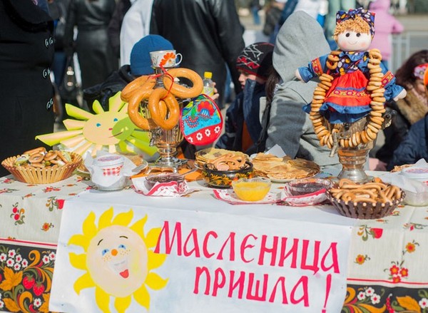 Maslenitsa 2016: המסורות העיקריות ואת מזל טוב
