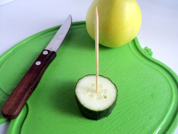 מנה יפה ומשרתים של פירות
