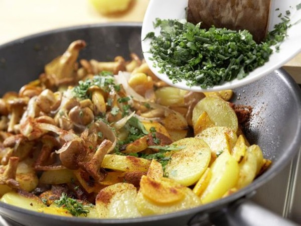 איך לבשל chanterelles במחבת