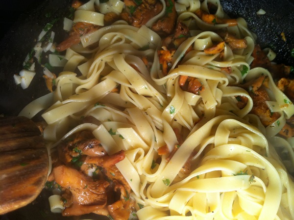 איך לבשל chanterelles במחבת