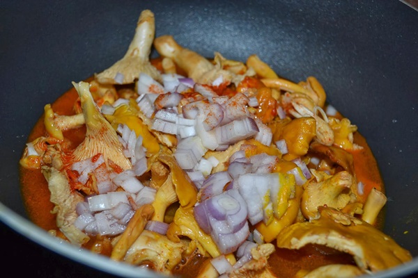 איך לבשל chanterelles במחבת