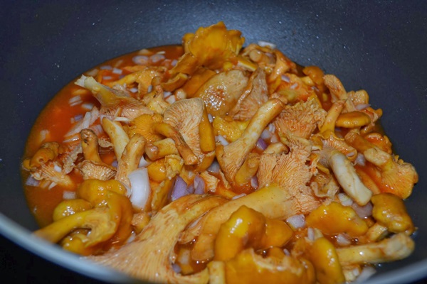 איך לבשל chanterelles במחבת