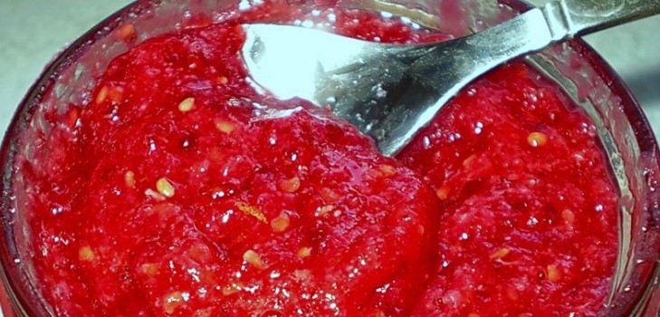 פטל עם סוכר לחורף ללא בישול, Pyatiminutka, במקפיא. מתכון לפטל טרי, מגורר עם סוכר פטל עם סוכר לחורף ללא בישול, Pyatiminutka, במקפיא. מתכון לפטל טרי, מגורר עם סוכר