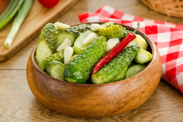 מלפפונים חמוצים קלויים בסיר