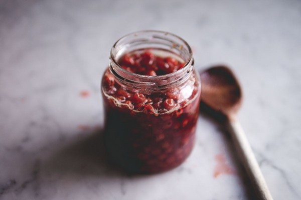 Rowan לחורף: מתכונים עבור billets מן chokberry אדום ושחור הרגיל