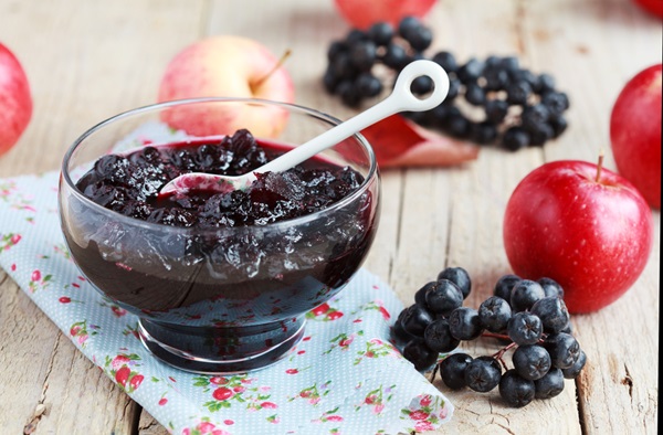 ריבה מ chokeberry שחור
