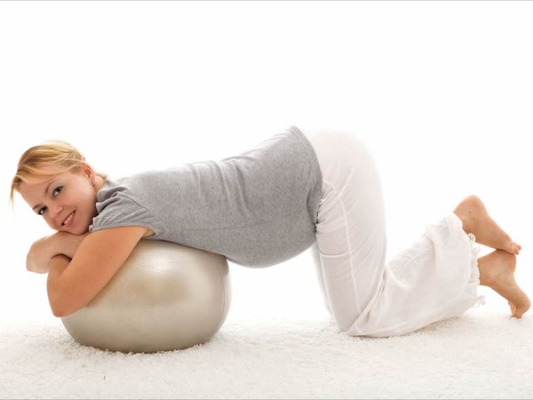 התעמלות אפקטיבית עבור נשים בהריון על fitball